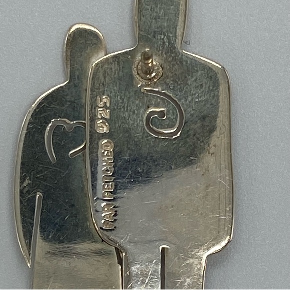 Two Parents and Child Family Pin - Picture 7 of 8